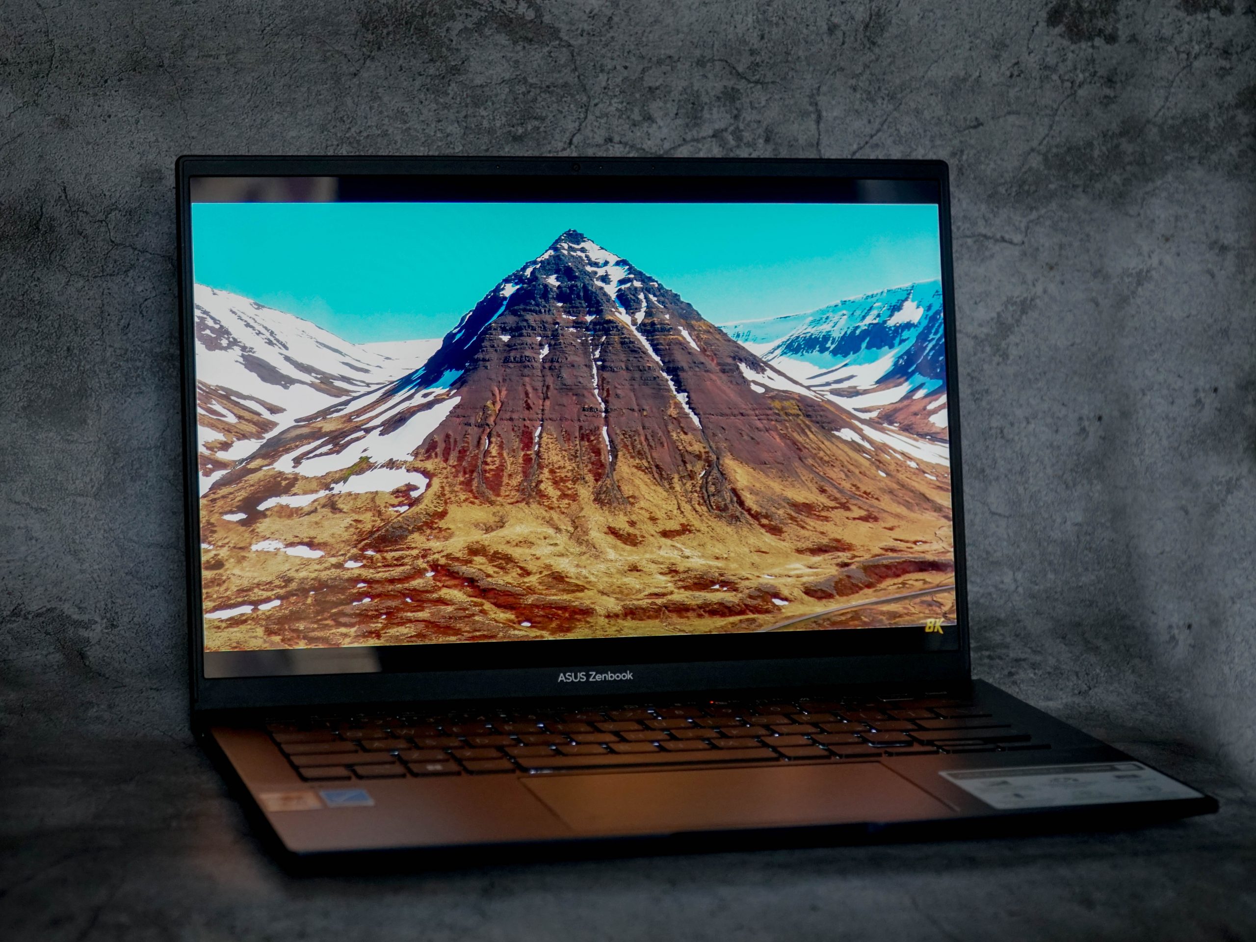 ASUS Zenbook 14 OLED UX3402Z. Когда стиль задает тон…