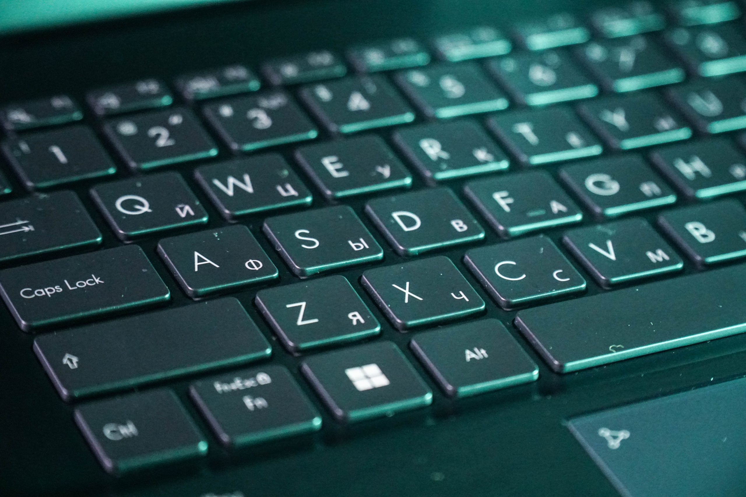 ASUS Zenbook 14 OLED UX3402Z. Когда стиль задает тон…